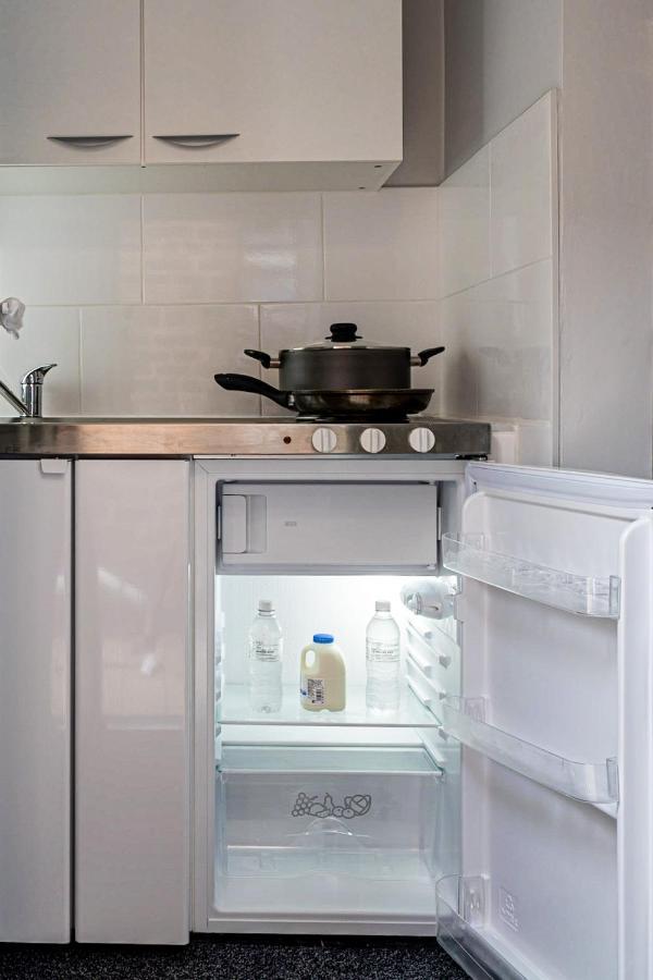 Luxury One Bedroom Guesthouse M6, Junction 10 Walsall Willenhall Bagian luar foto