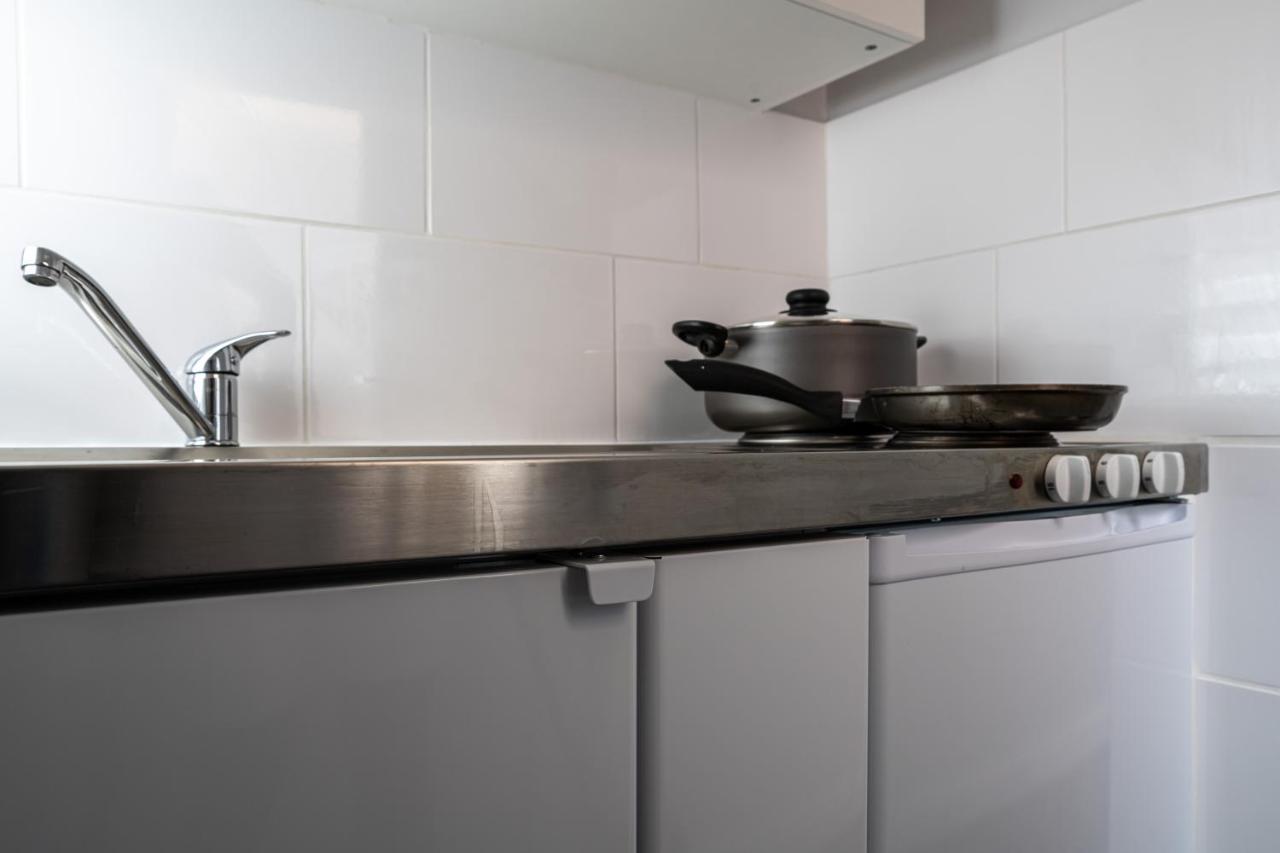 Luxury One Bedroom Guesthouse M6, Junction 10 Walsall Willenhall Bagian luar foto