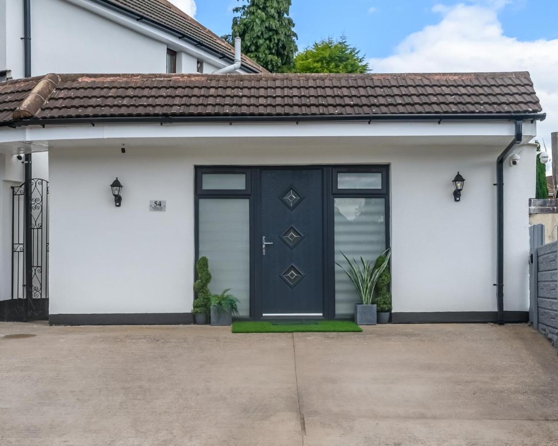Luxury One Bedroom Guesthouse M6, Junction 10 Walsall Willenhall Bagian luar foto