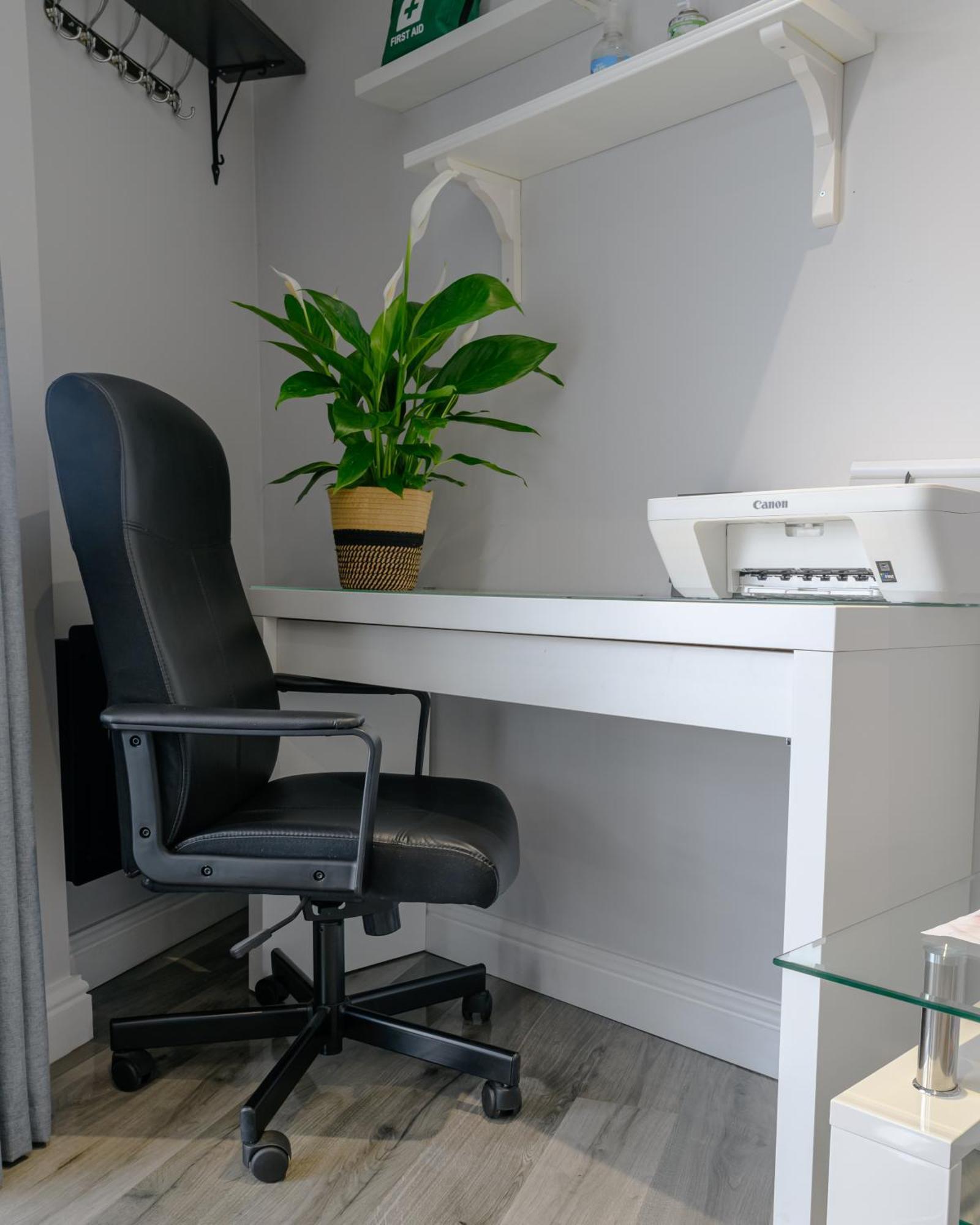 Luxury One Bedroom Guesthouse M6, Junction 10 Walsall Willenhall Bagian luar foto
