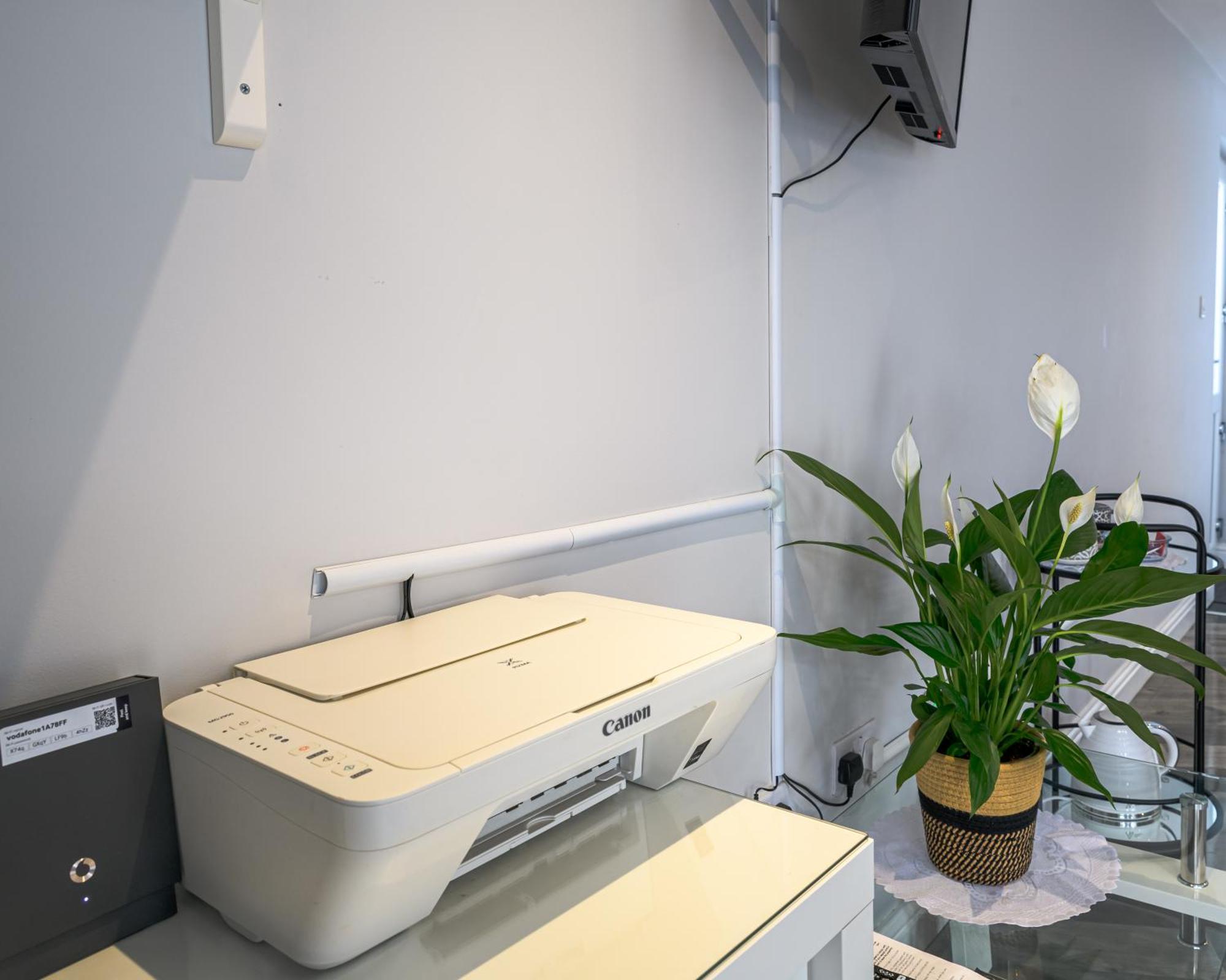 Luxury One Bedroom Guesthouse M6, Junction 10 Walsall Willenhall Bagian luar foto